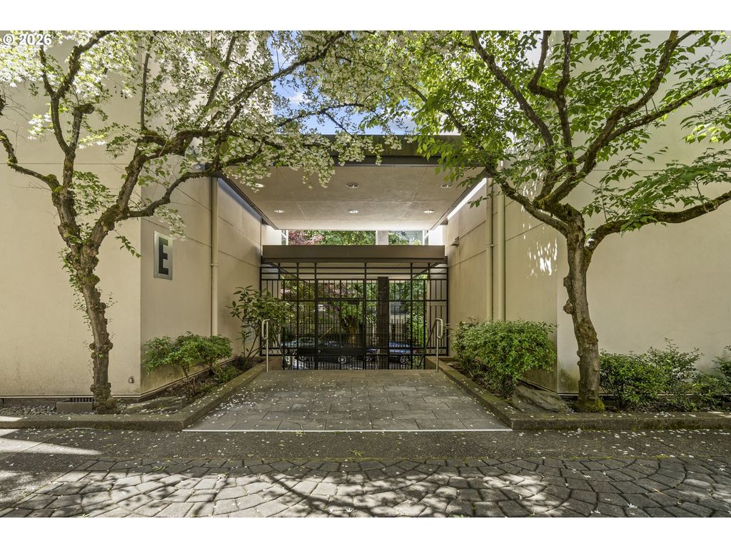 1535 Sw CLAY St 239, Portland, OR 97201
