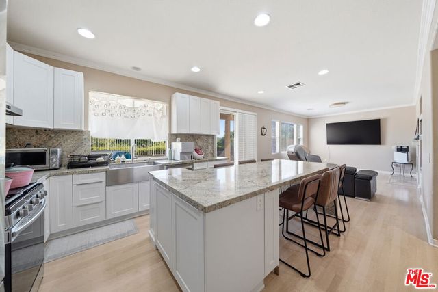 27940 Agapanthus Lane, Valencia, CA 91354