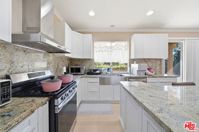 27940 Agapanthus Lane, Valencia, CA 91354