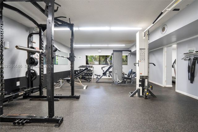 601 Ives Dairy Rd 105-8, Miami, FL 33179