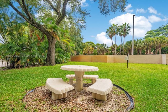 601 Ives Dairy Rd 105-8, Miami, FL 33179