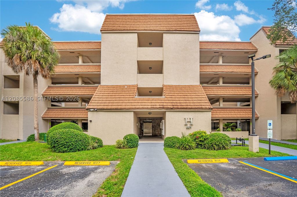 601 Ives Dairy Rd 105-8, Miami, FL 33179