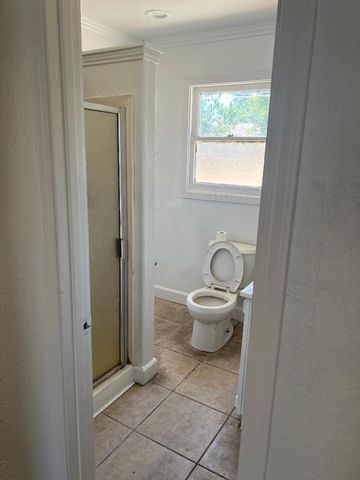 423 E Churchill St, Stockton, CA 95204