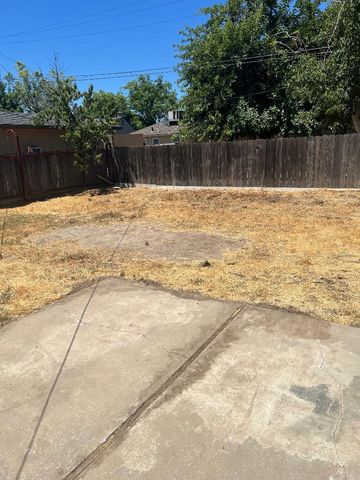 423 E Churchill St, Stockton, CA 95204