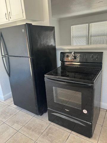423 E Churchill St, Stockton, CA 95204