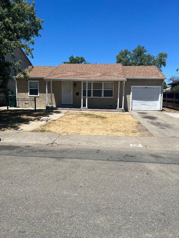 423 E Churchill St, Stockton, CA 95204