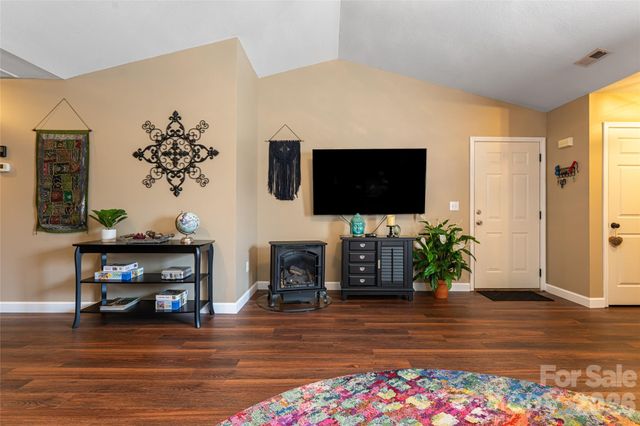 92 Wiltshire Circle, Fletcher, NC 28732