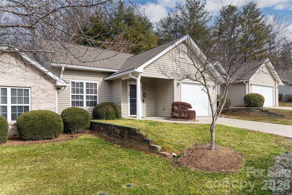 92 Wiltshire Circle, Fletcher, NC 28732