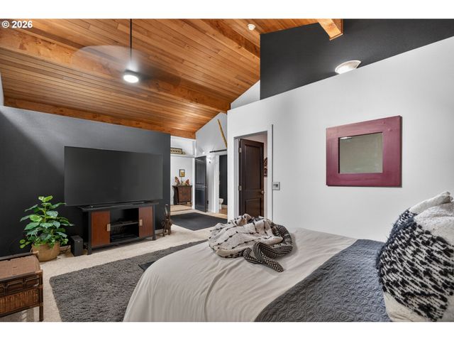 37001 Nw PACIFIC Hwy, Woodland, WA 98674
