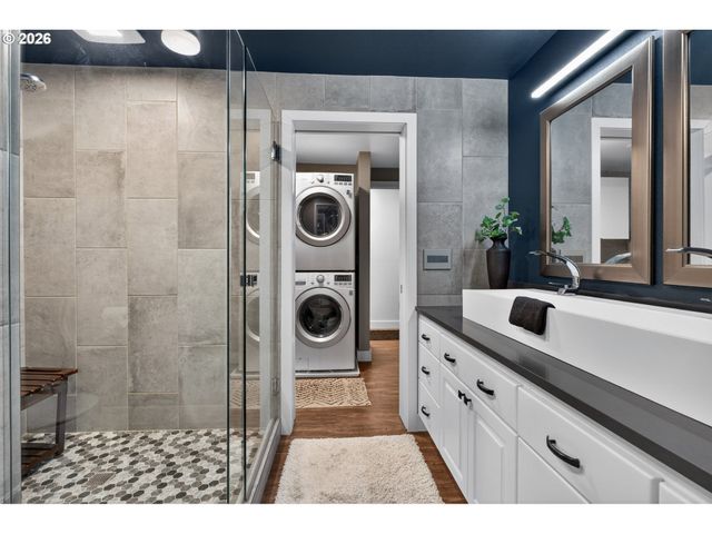 37001 Nw PACIFIC Hwy, Woodland, WA 98674
