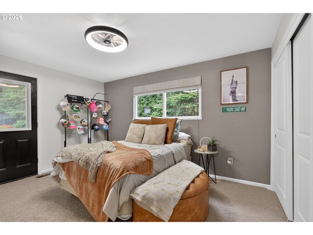 37001 Nw PACIFIC Hwy, Woodland, WA 98674