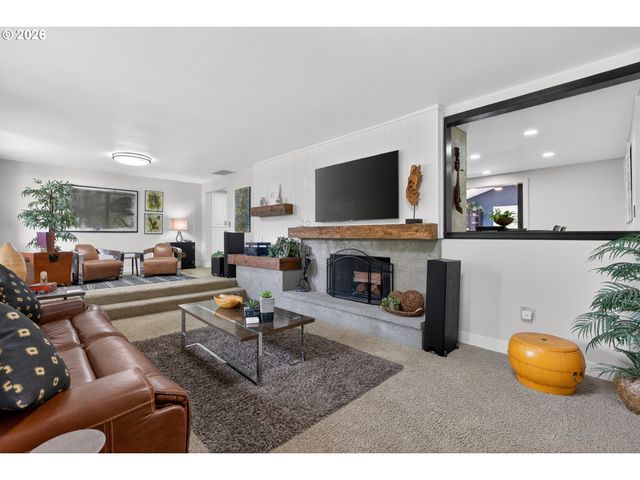 37001 Nw PACIFIC Hwy, Woodland, WA 98674
