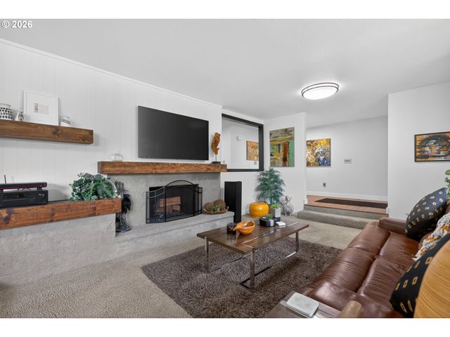 37001 Nw PACIFIC Hwy, Woodland, WA 98674