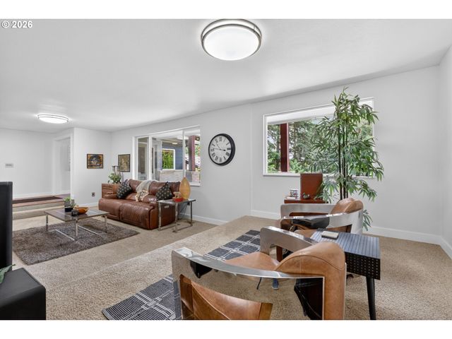 37001 Nw PACIFIC Hwy, Woodland, WA 98674