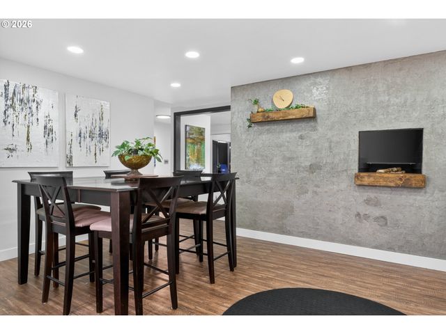 37001 Nw PACIFIC Hwy, Woodland, WA 98674