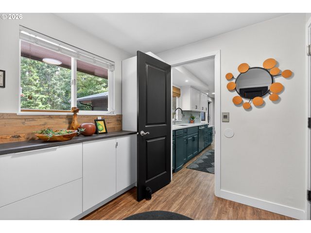 37001 Nw PACIFIC Hwy, Woodland, WA 98674