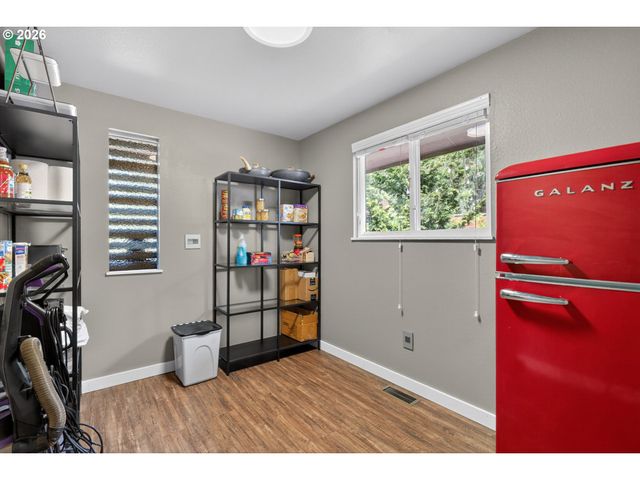 37001 Nw PACIFIC Hwy, Woodland, WA 98674