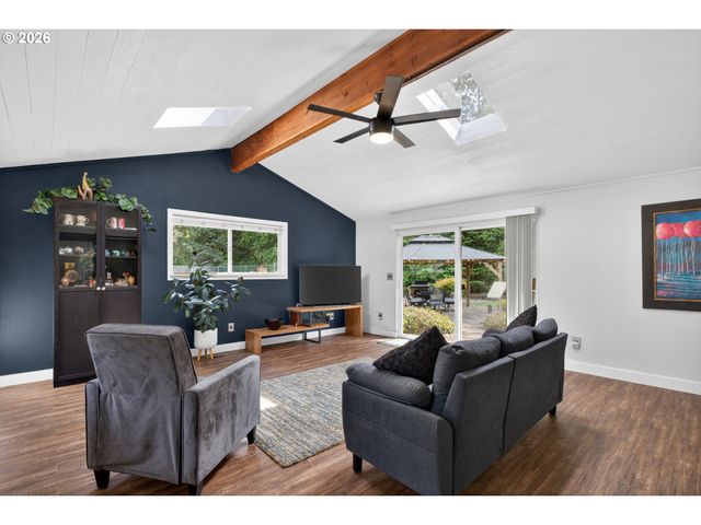 37001 Nw PACIFIC Hwy, Woodland, WA 98674
