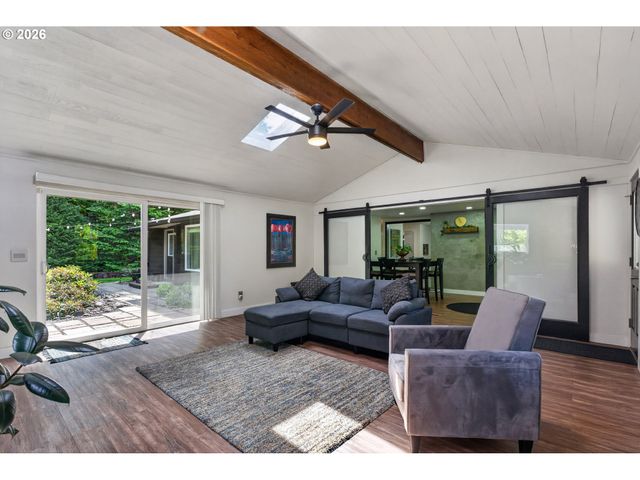 37001 Nw PACIFIC Hwy, Woodland, WA 98674