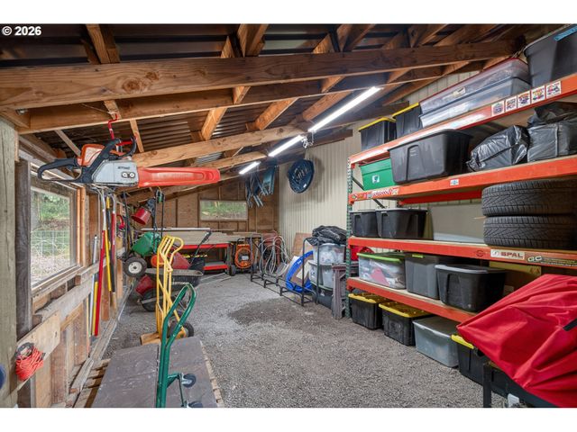 37001 Nw PACIFIC Hwy, Woodland, WA 98674