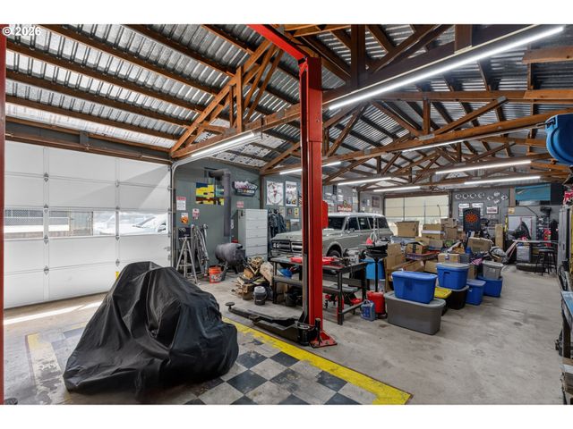 37001 Nw PACIFIC Hwy, Woodland, WA 98674