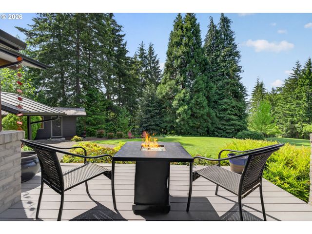 37001 Nw PACIFIC Hwy, Woodland, WA 98674