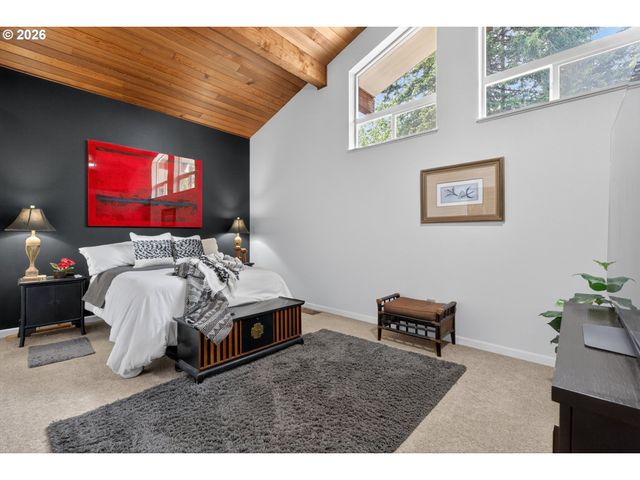 37001 Nw PACIFIC Hwy, Woodland, WA 98674