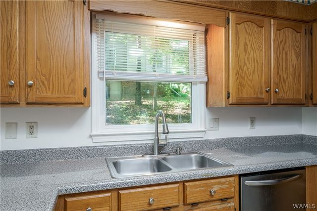 4513 Rainwood, Northport, AL 35473