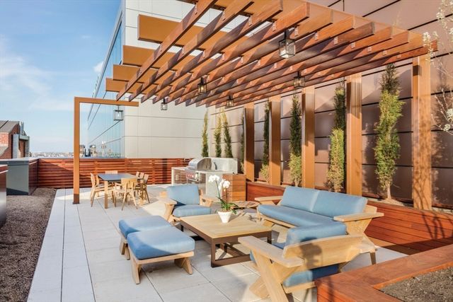 100 Lovejoy Wharf 6 B, Boston, MA 02114