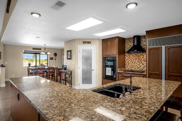 1844 W Highway 12, Lodi, CA 95242