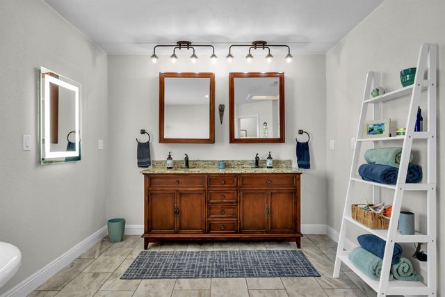 1844 W Highway 12, Lodi, CA 95242