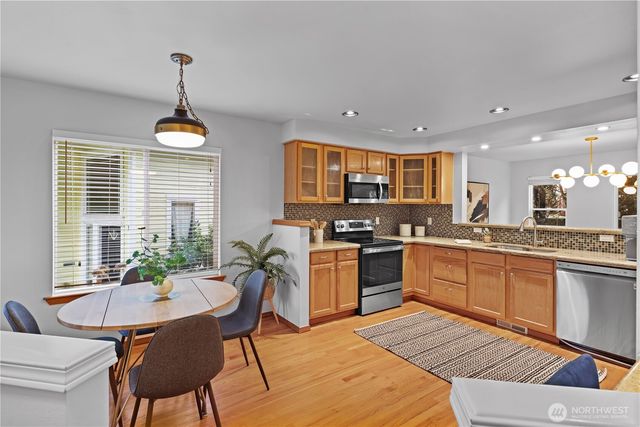 7552 NE 203rd Street, Kenmore, WA 98028