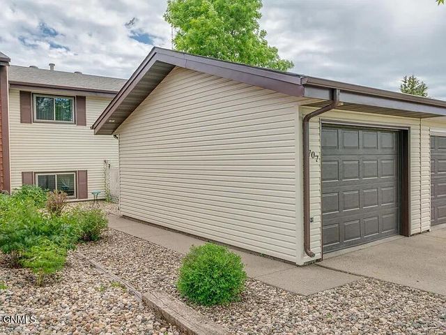 707 35th Street N, Bismarck, ND 58501 property photo