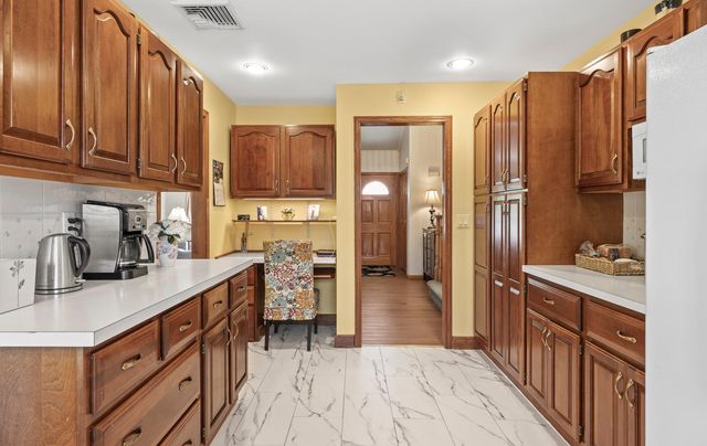 21 Felice Lane, Plainview, NY 11803