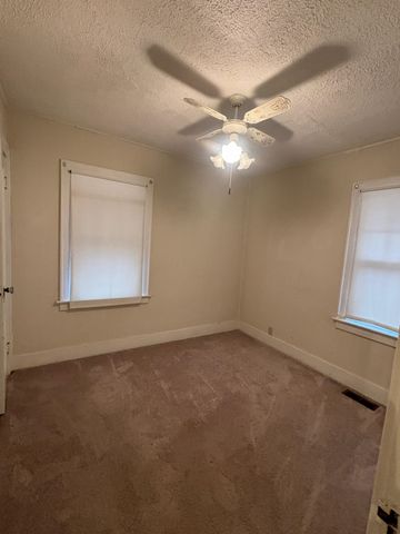 626 SE 5th, Newton, KS 67114