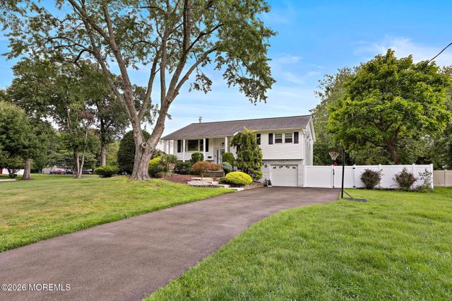 35 Chesapeake Road, Manalapan, NJ 07726