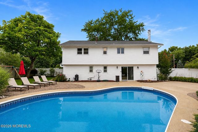 35 Chesapeake Road, Manalapan, NJ 07726