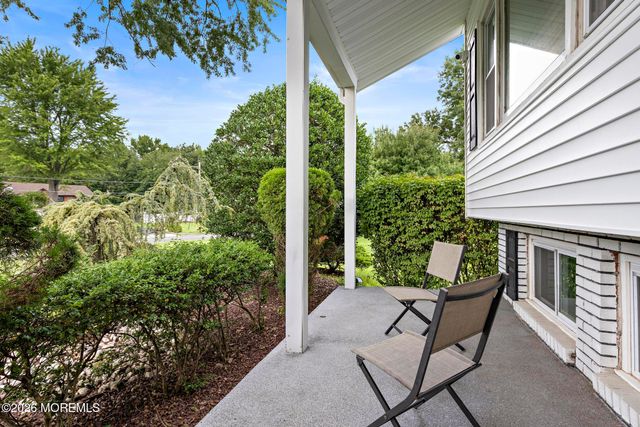 35 Chesapeake Road, Manalapan, NJ 07726