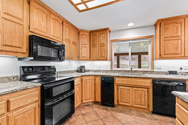 455 Dutcher Creek Road, Grants Pass, OR 97527