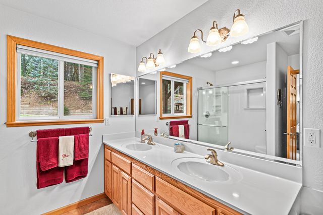 455 Dutcher Creek Road, Grants Pass, OR 97527