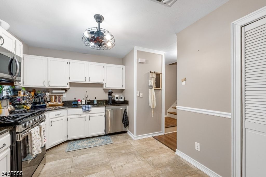 137 Woods Edge Dr 137, Roxbury Twp., NJ 07876 — photo 2