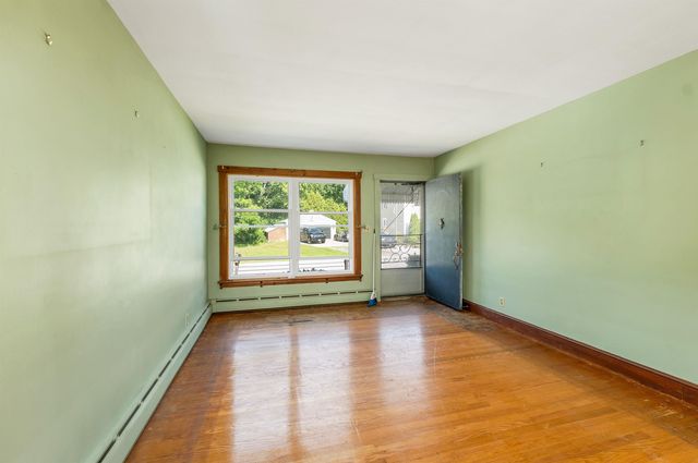 3 Pond Street, Newmarket, NH 03857