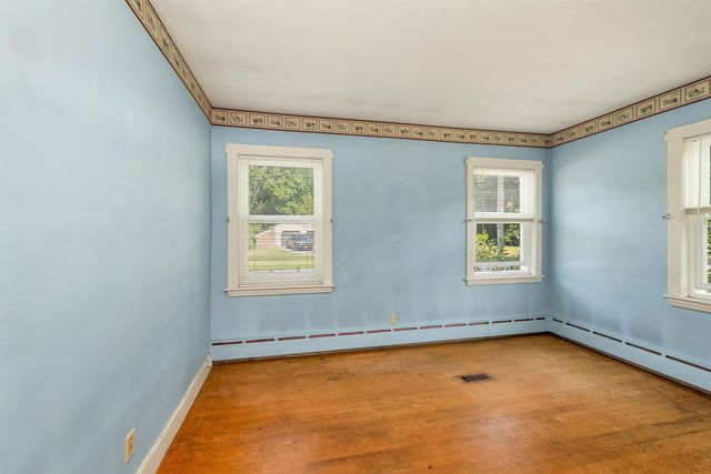 3 Pond Street, Newmarket, NH 03857