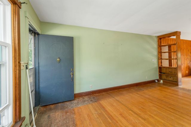 3 Pond Street, Newmarket, NH 03857