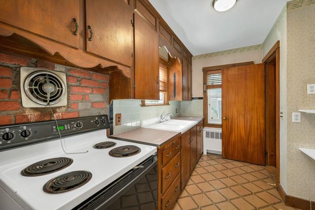 3 Pond Street, Newmarket, NH 03857