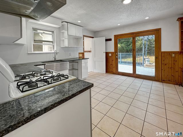 11 Hunt Street, Norwich, CT 06360