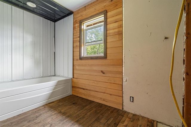 257 & 303 Stoppel Road, Eureka Springs, AR 72632
