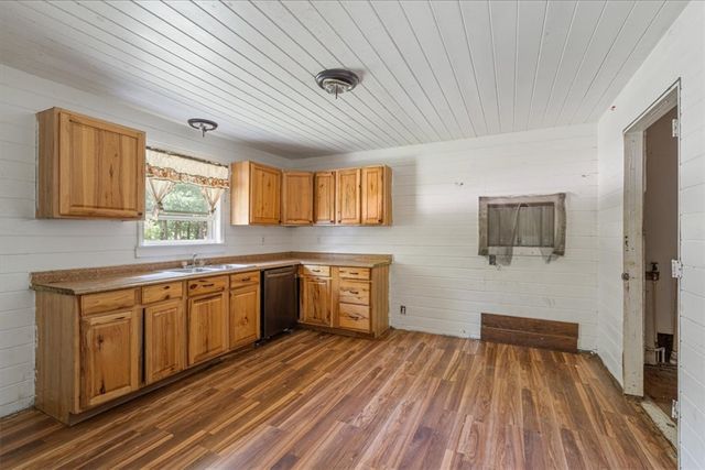 257 & 303 Stoppel Road, Eureka Springs, AR 72632