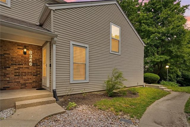 8346 NW Barrybrooke Drive, Kansas City, MO 64151