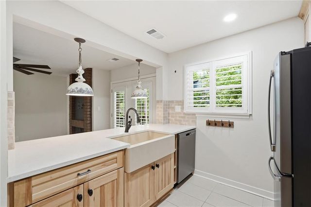 8346 NW Barrybrooke Drive, Kansas City, MO 64151